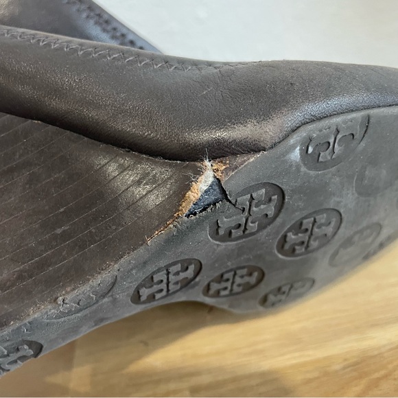 TORY BURCH Sophie Brown Leather Wedge - Picture 5 of 8